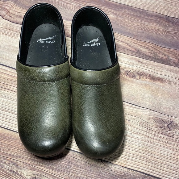 dansko clogs size 9